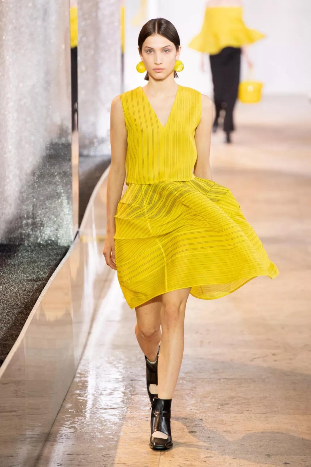 2020流行什么颜色的衣服,今年最流行的衣服颜色是什么颜色