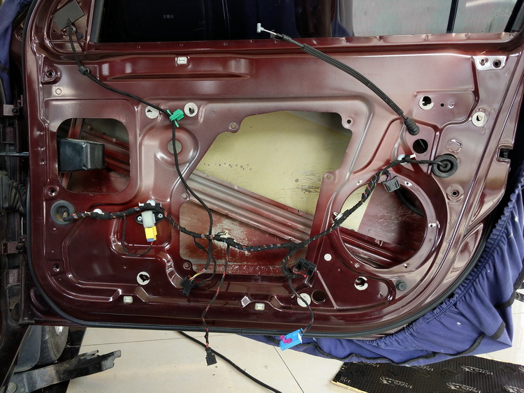 尽除异味厦门靓车港斯柯达昊锐汽车隔音改装大白鲨