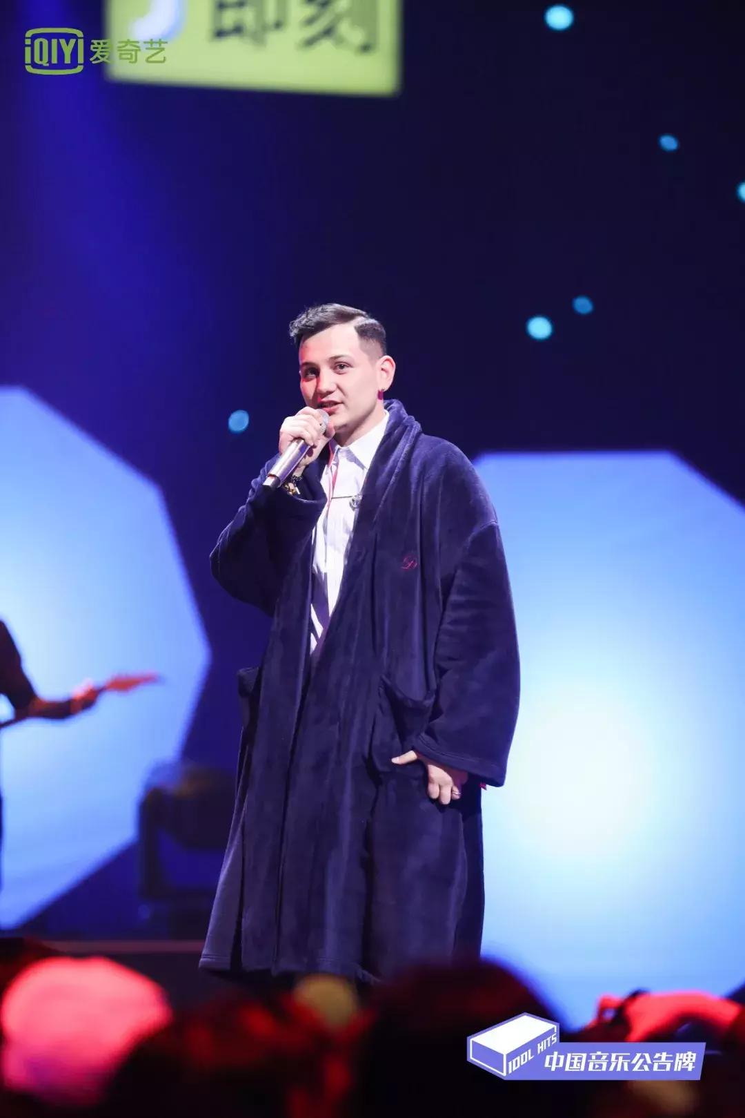 王源下颌骨脱位哭了,王源下颌骨脱位表演