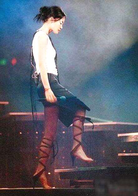 杨幂刘诗诗柳岩赵薇王菲,王菲杨幂高跟鞋