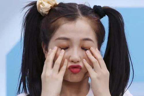 虞书欣特别喜欢戴美瞳,虞书欣鬼脸完整视频