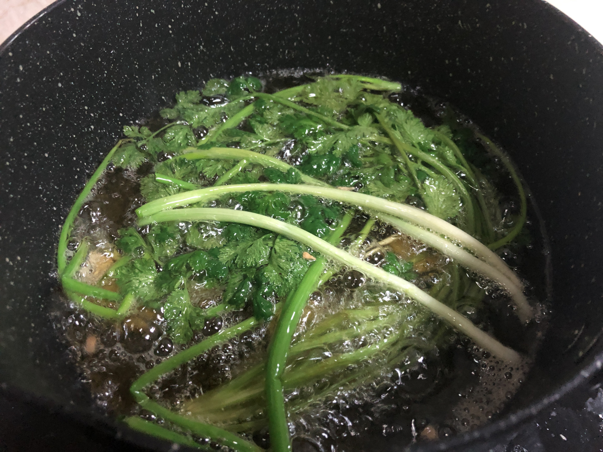 炸过东西的油别倒掉教你一个诀窍,炸过的油怎么变清小窍门