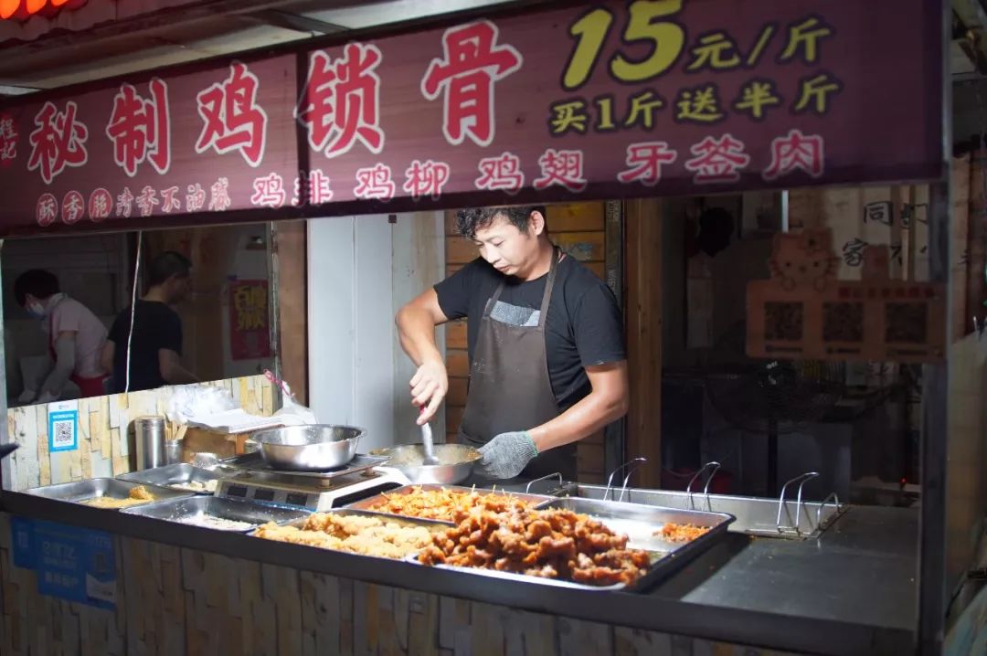 无夜市不夏天!西园里菜场竟然是个“深夜大食堂”?
