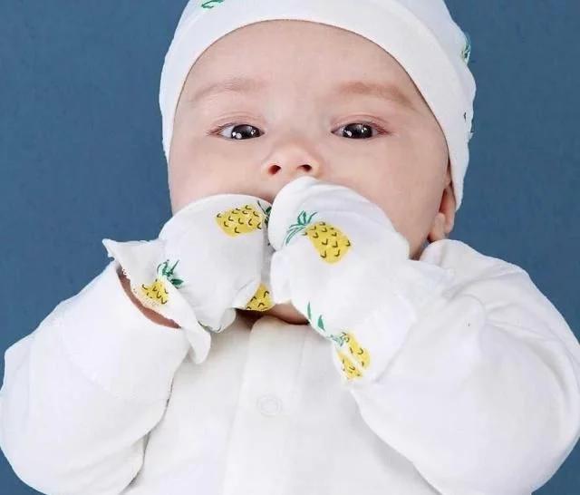 夏季宝宝湿疹能用爽身粉吗？月嫂悄悄说出三个改善小妙招，学到了