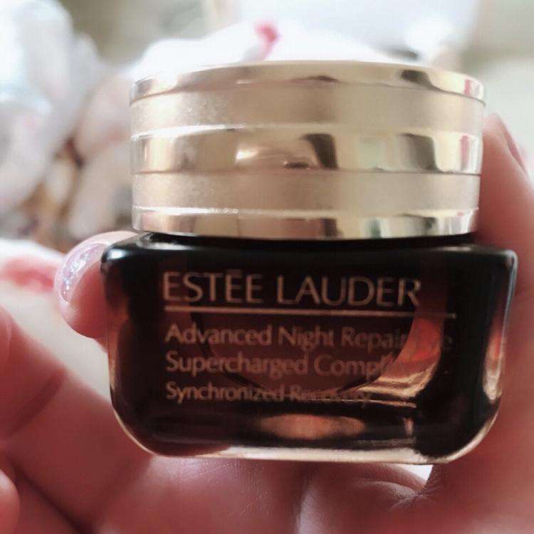 油皮适合用什么护肤品，吃土踩雷这些你一定要知道