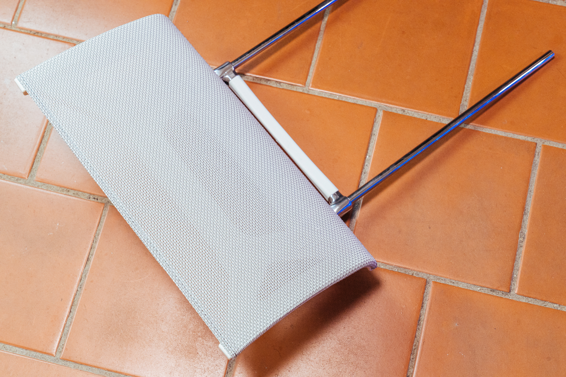 人体工学椅怎么选？不选贵的，只选对的：达宝利摩登Modern评测