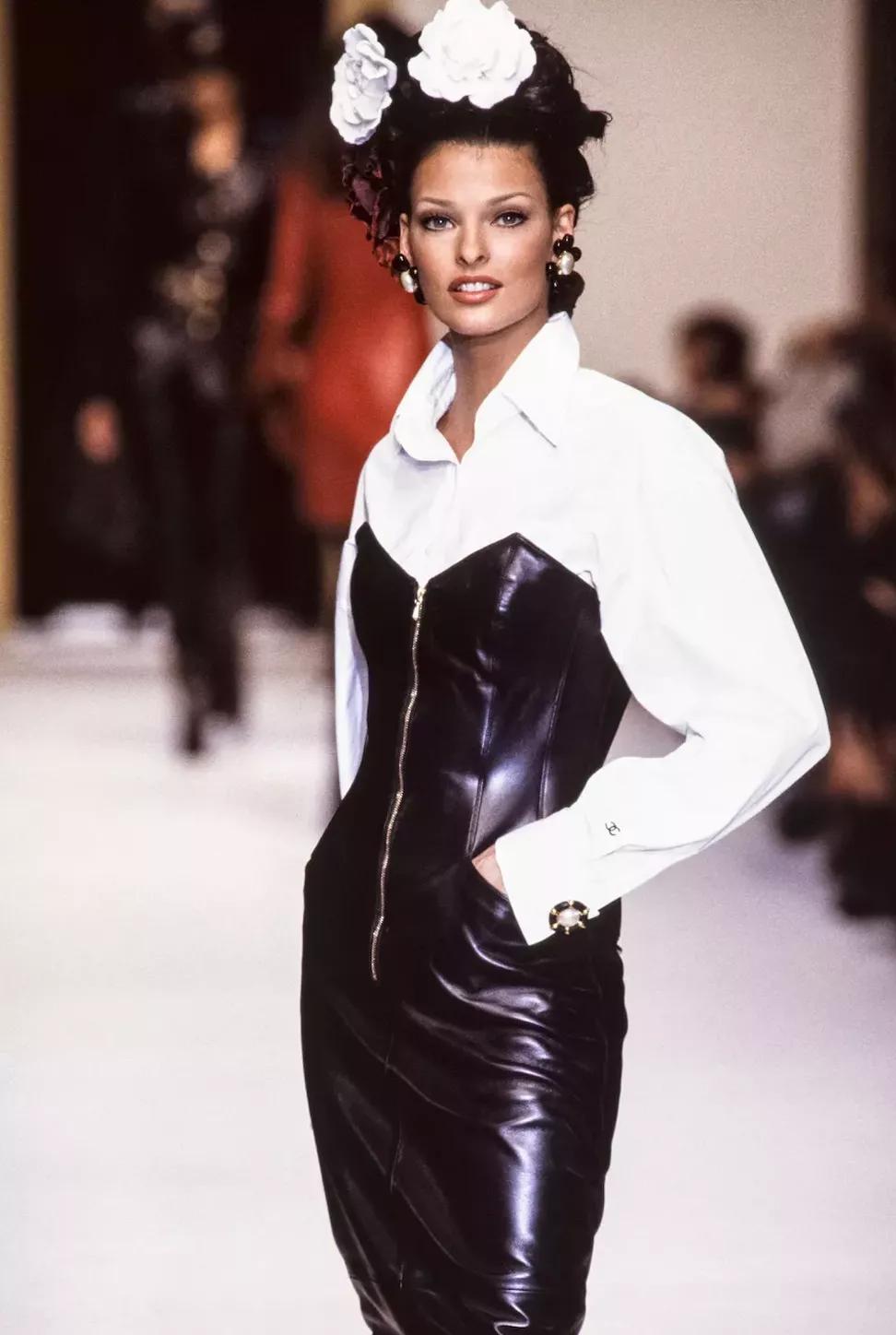 顶流女明星整容,顶流女星整容后回国复仇全集