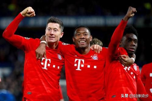 拜仁阿方索戴维斯边路捂嘴受伤,拜仁19号阿方索戴维斯