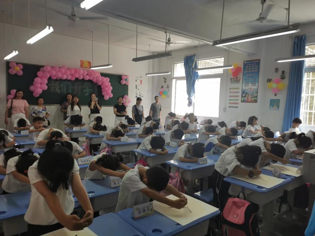 武隆区第二实验小学开学典礼,武隆第二实验小学2016级