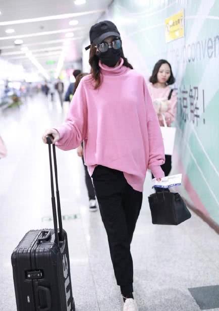 唐嫣穿薄荷绿色卫衣白色鞋,唐嫣爱马仕包包多少钱