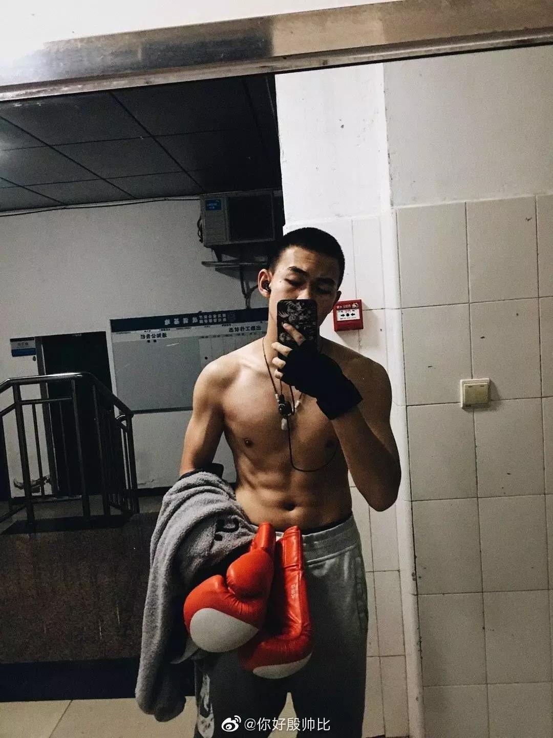 欧美帅哥肌肉荷尔蒙寸头,寸头简直就是行走的荷尔蒙