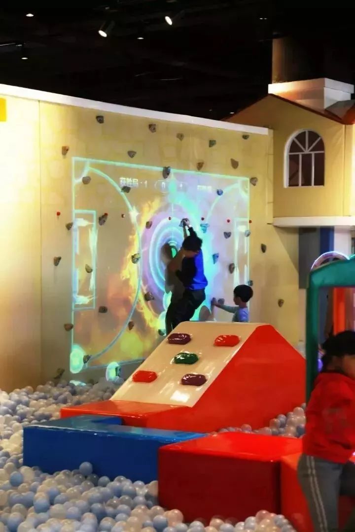 鍖椾含绗簲棰戦亾浣撹偛鍩庡牎鍎跨涔愬洯,鍖椾含娓镐箰鍦轰竾鍦ｈ妭