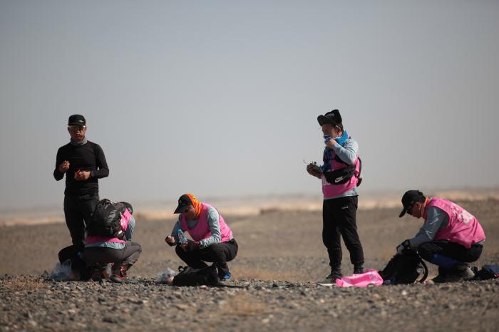 淮南朝阳医院18名医生,两天一夜暴走56公里,平庸的生活中拥抱你