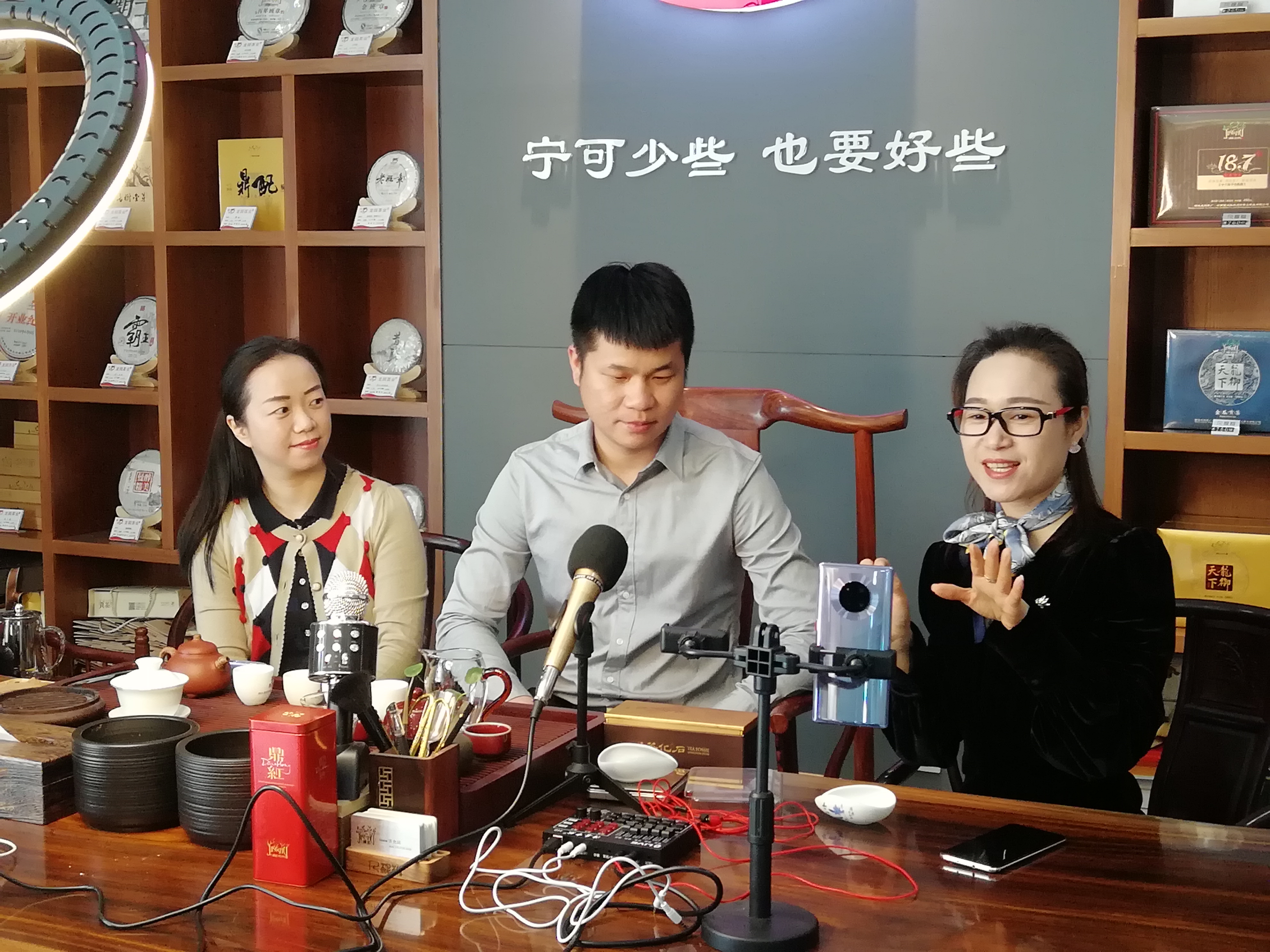 七言寻尤记，遇见最爱的事物，走进龙园茶业，品味普洱茶化石