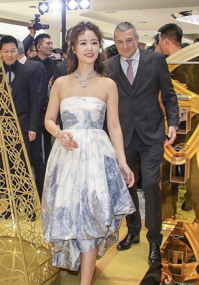 徐冬冬抹胸裙搭配图,徐冬冬露脐衫图片