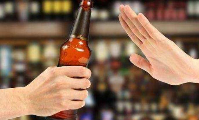 这几种食物哺乳期妈妈不要吃,这几类食物哺乳期妈妈一定不能吃