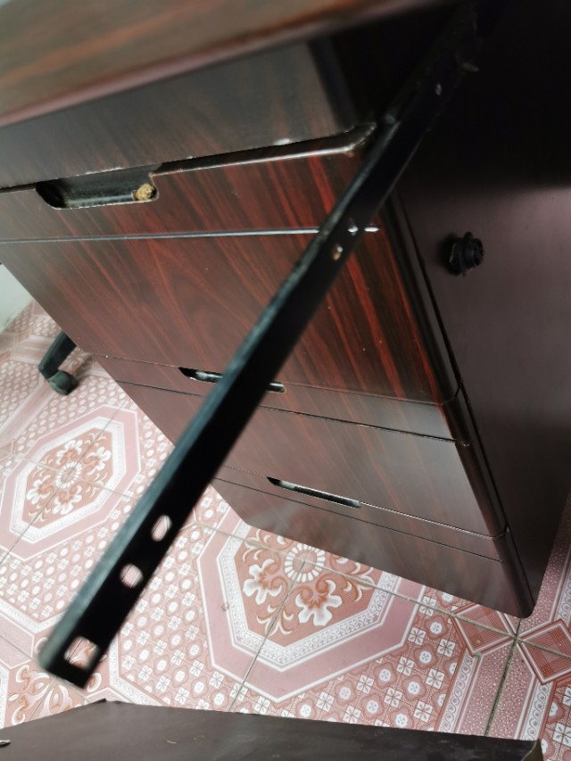 电脑桌滑轮脱落的解决方法,抽屉滑轨滚珠条脱落