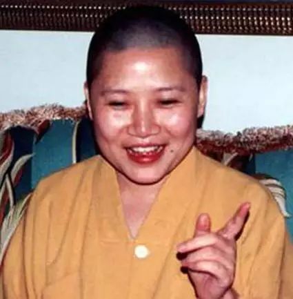 青藏高原的李娜现状如何,李娜出家多年后再唱青藏高原