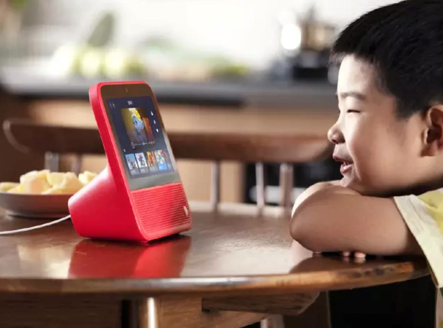 寒假陪娃利器——天猫精灵CCH：追剧、看娃两不误