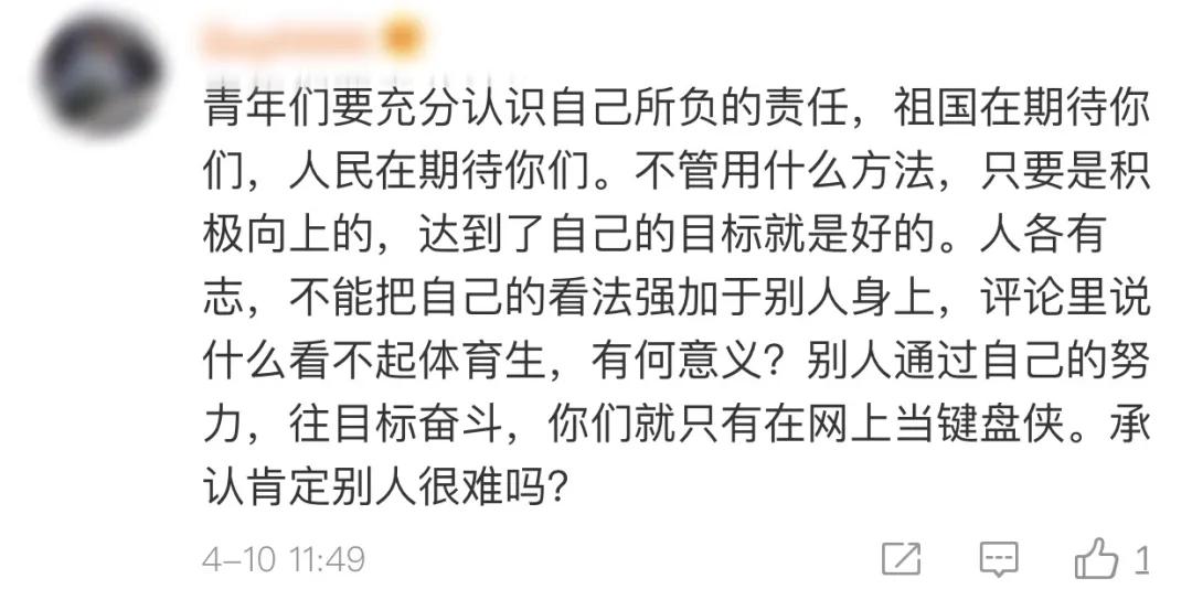 一名高三体育生在家训练，轮胎、砖头成工具，家人也轮番陪练……优秀！