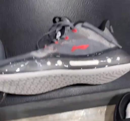 CJ1代终于要来了，新款板鞋时尚度满分，李宁这波新品太诱人