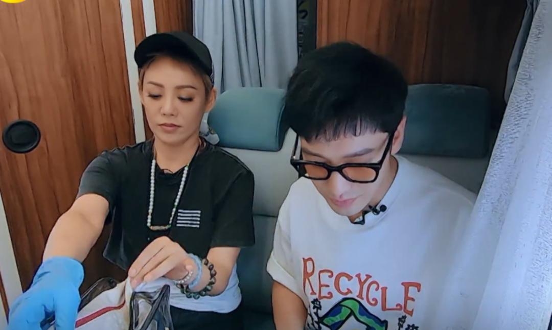 中餐厅第5季黄晓明宁静还有哪3位,中餐厅5宁静拷问黄晓明时吃的啥