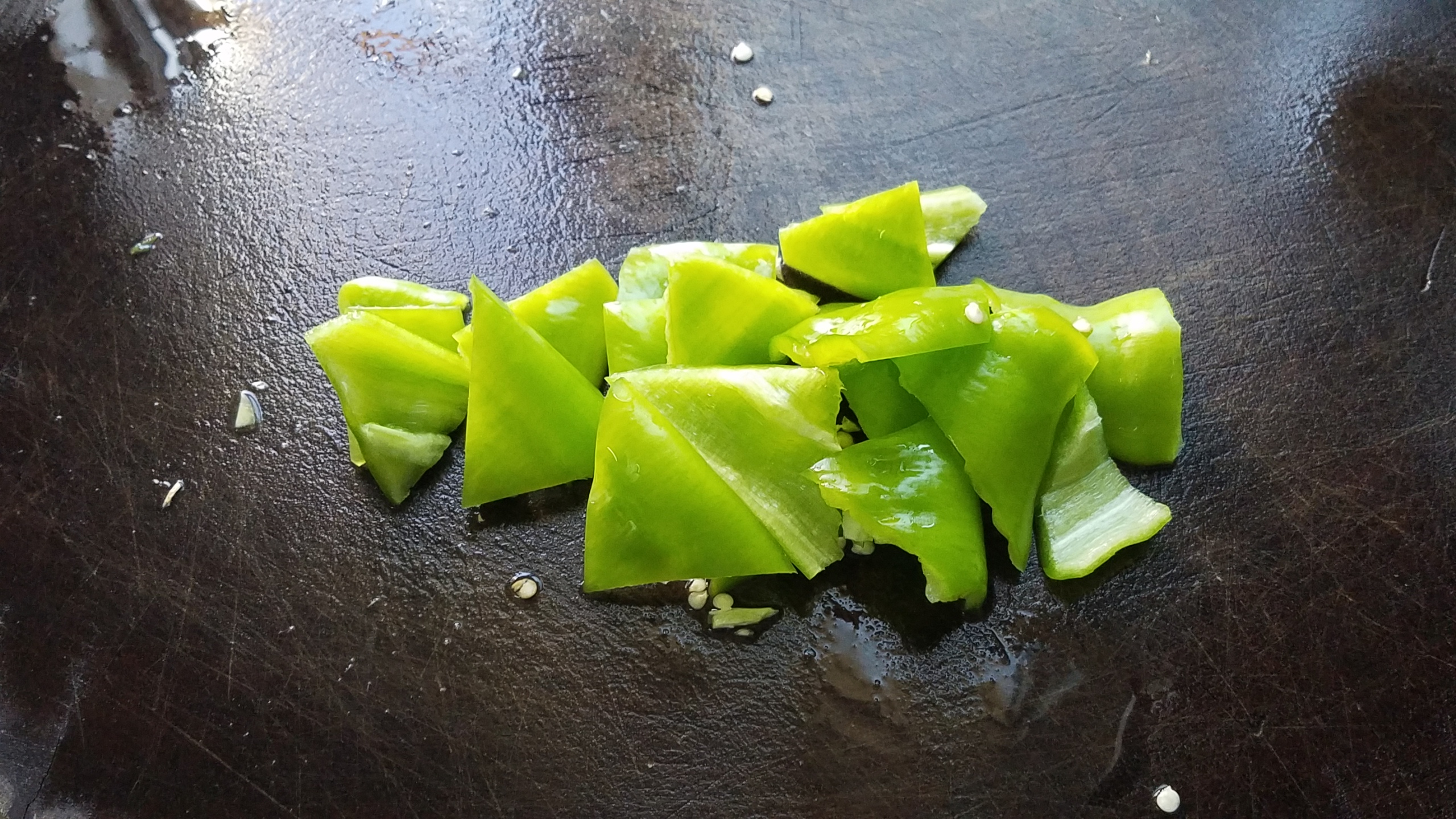 炒香菇炖鸡家常做法,炒香菇家常做法要不要焯水