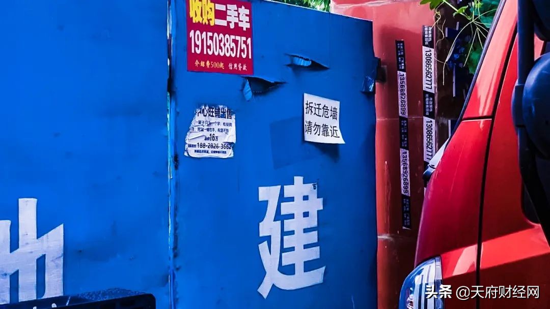 繁华VS荒凉，成都光华大道“真空地带”下的城市奇观