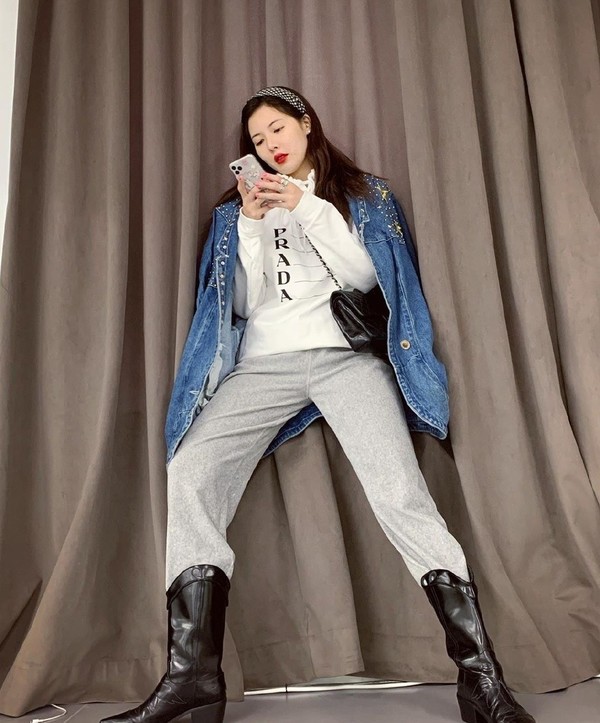 金泫雅一如既往的豪放穿搭,金泫雅时尚穿搭分析