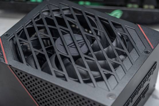 rogstrix雷鹰850g测评,rogstrix雷鹰550w