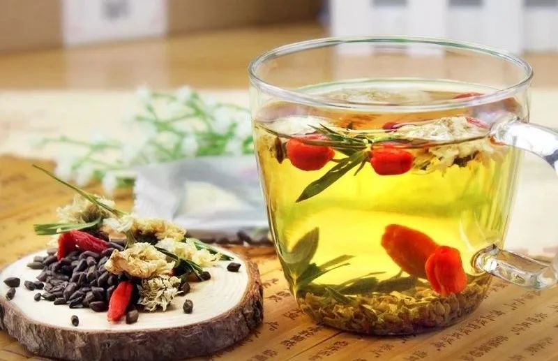 有哪些适合秋天喝的养生饮品,适合秋天喝的养生茶做法