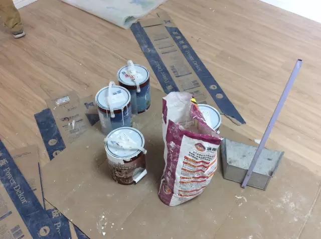 地板翻新4个方法不再傻傻花大钱,地板旧了上面铺个啥