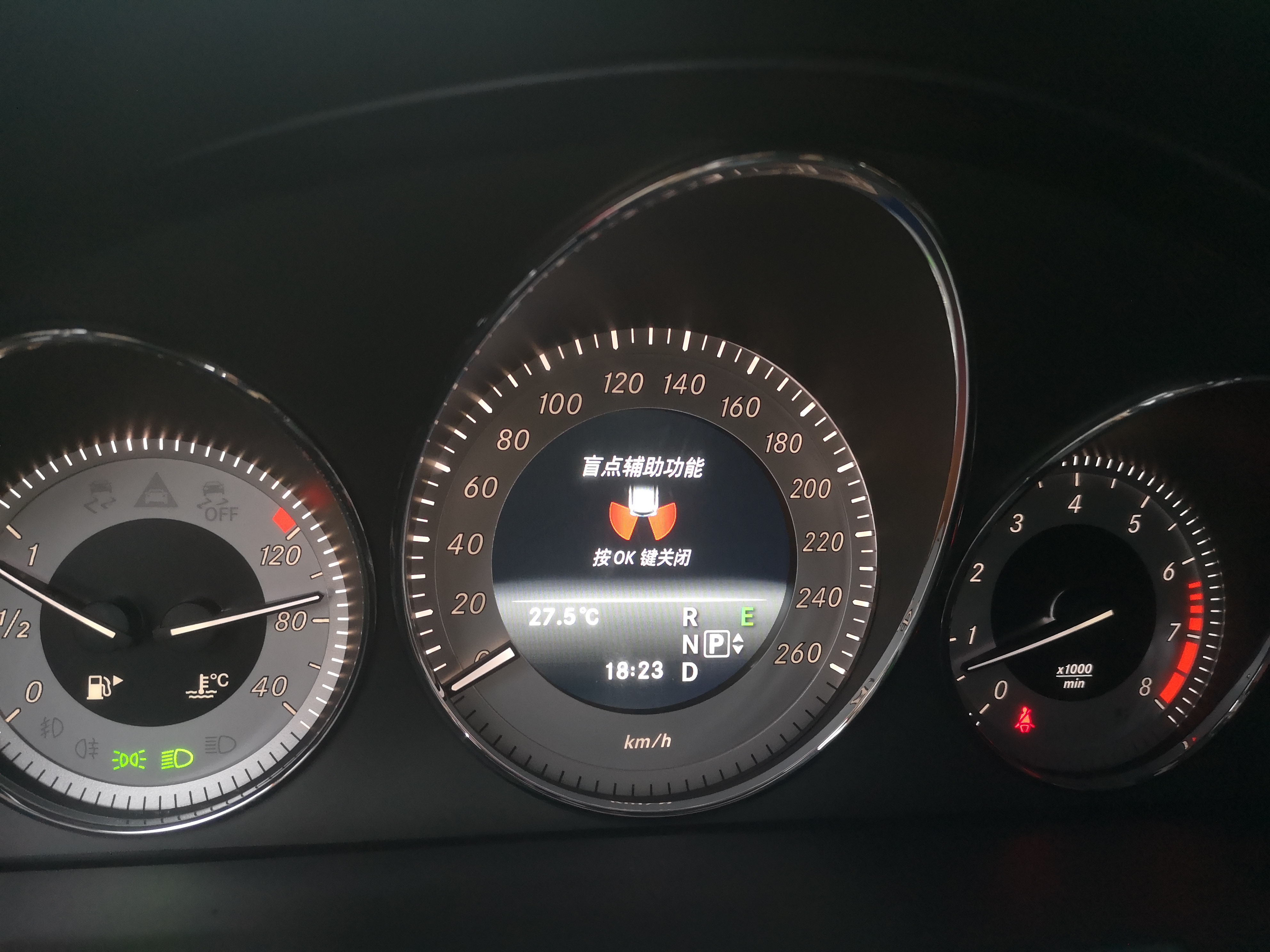 奔驰glk300音响系统升级,15款奔驰glk300无损升级音响