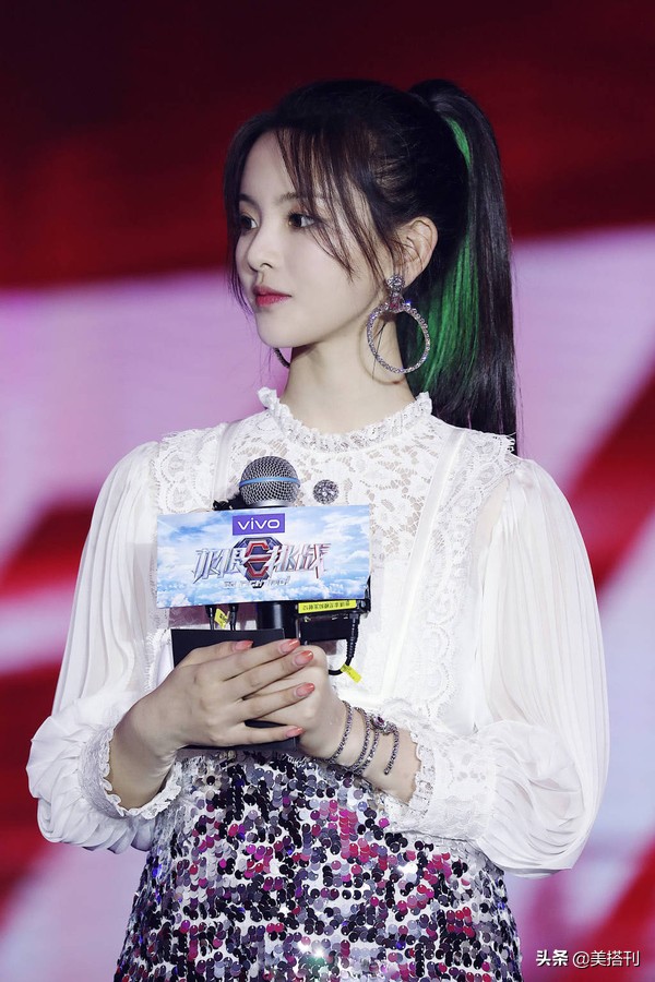 杨超越土豪视频,杨超越穿大牌