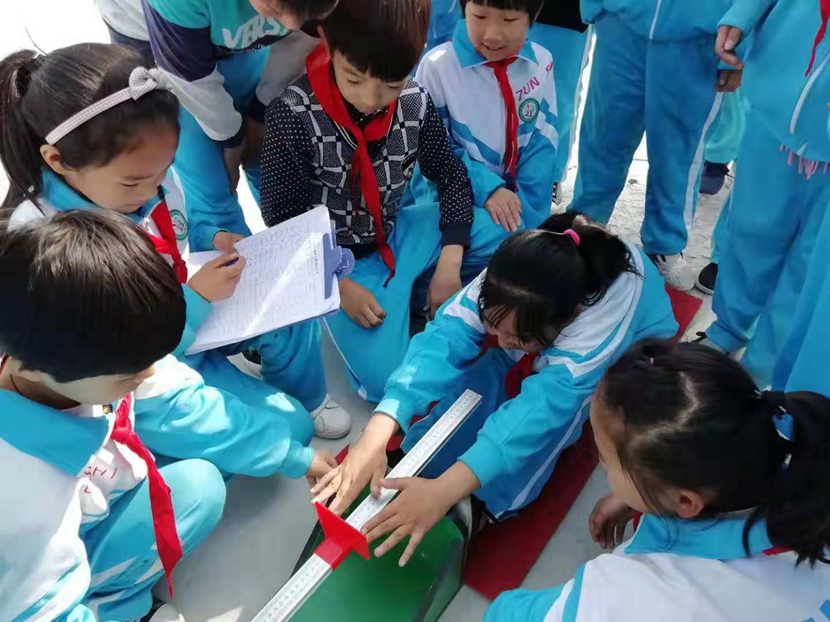 记梅家坪镇新安小学“一校一品”体育特色活动