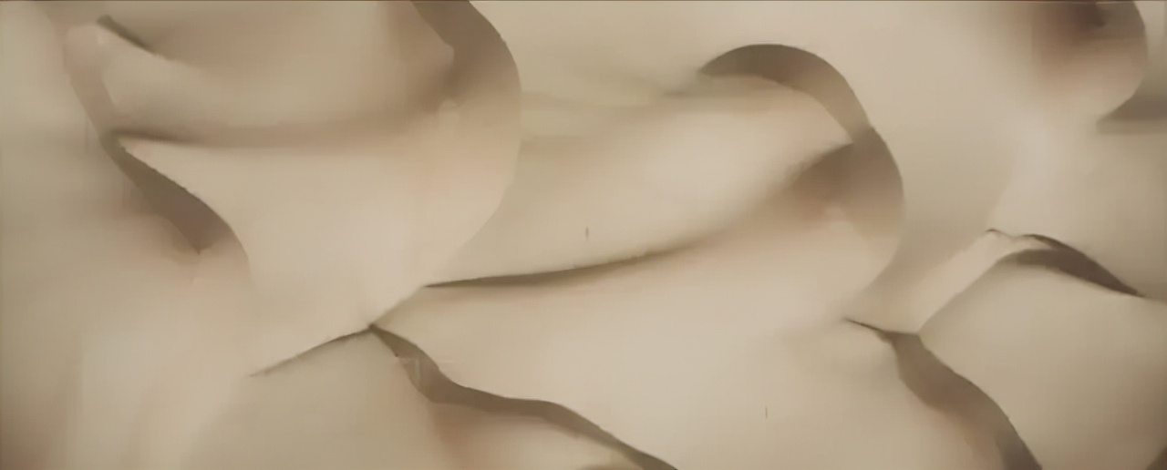 沙丘经典画面,沙丘最早版本是哪一年