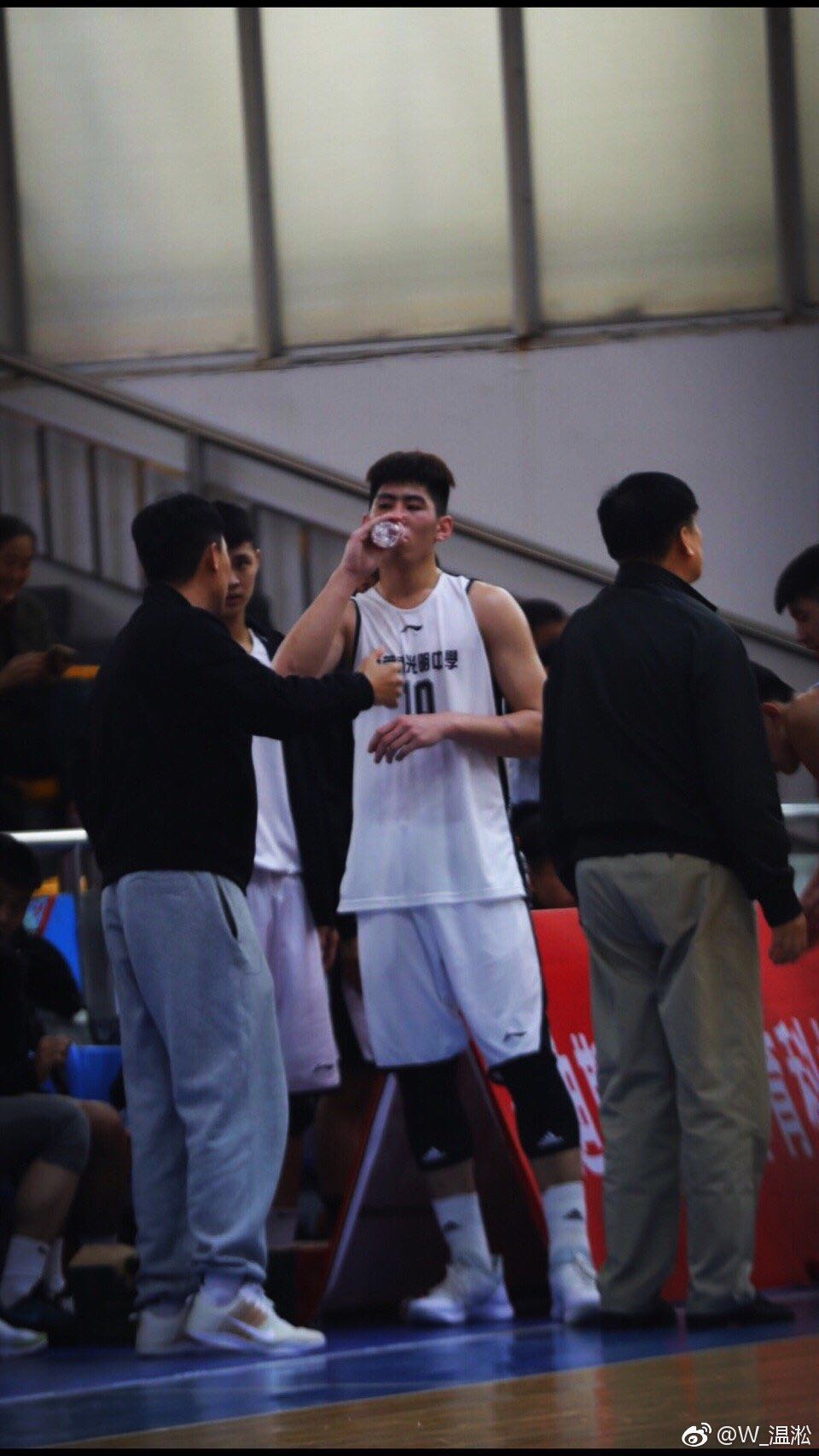宏远+光明出品内线加盟清华男篮，他只愿做第一个自己