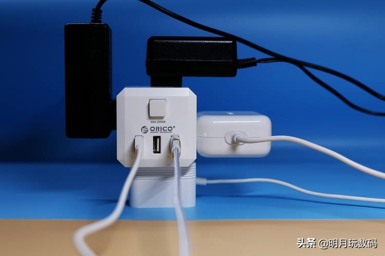 便于桌面收纳的插座,一个小小的插座