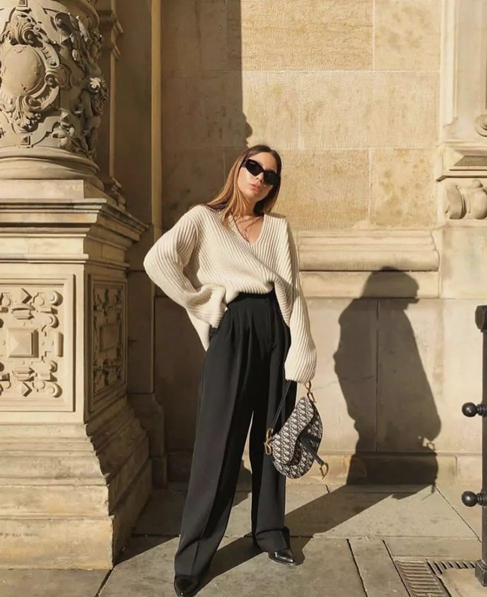 搭靴子穿的裙子秋冬款,裙子靴子秋冬搭配图