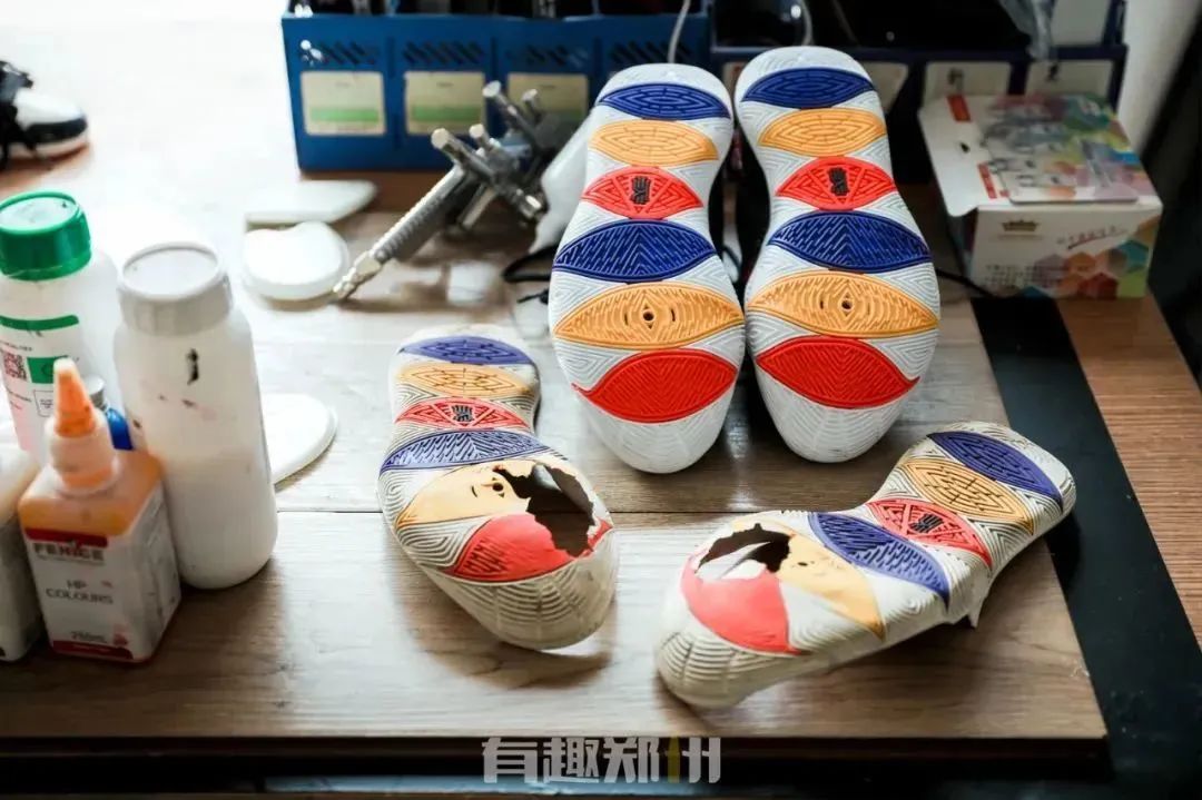 郑州90后男孩创业成功案例,郑州90后男孩创业干修鞋