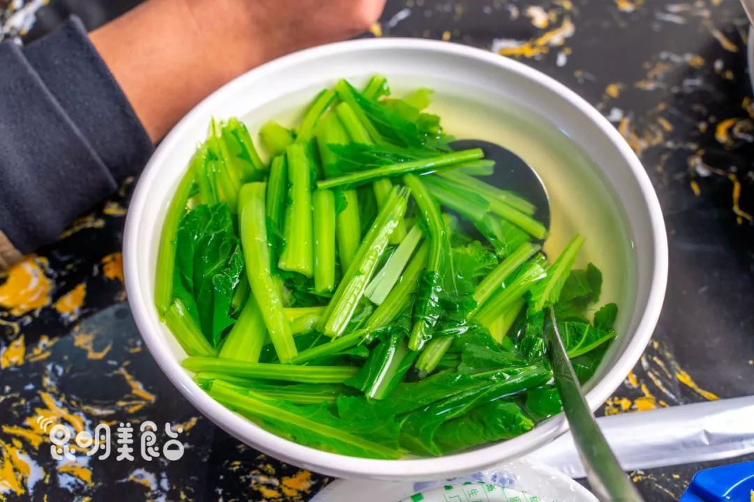 昆明每天卖的最好的美食,昆明每天卖几百桌的街边美食