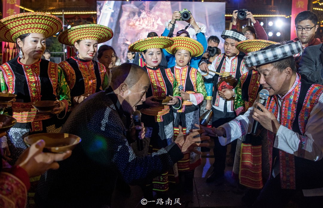 湖南怀化大山深处隐藏一座瑶寨，姑娘美丽热情又大方