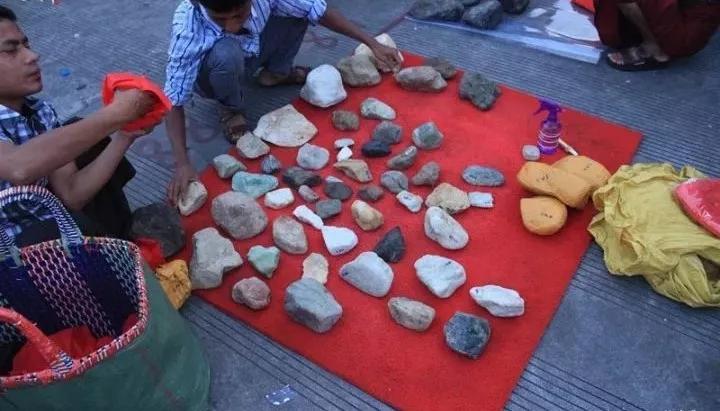 赌博是违法的请远离赌博,合法的三大赌博