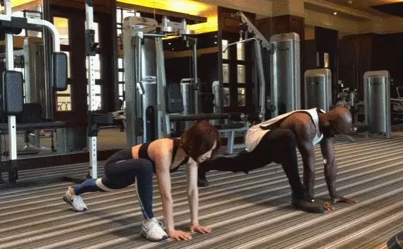 1000卡健身房健身训练计划,新手女生第一天去健身房训练计划