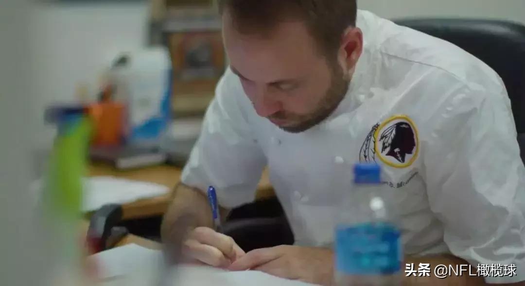 顶级身体养成计划:橄榄球大汉平时都是怎么吃的?