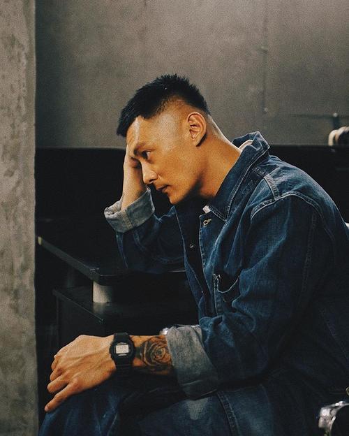 卡西欧g-shock八角经典款,卡西欧g-shock小方块塑料变黄