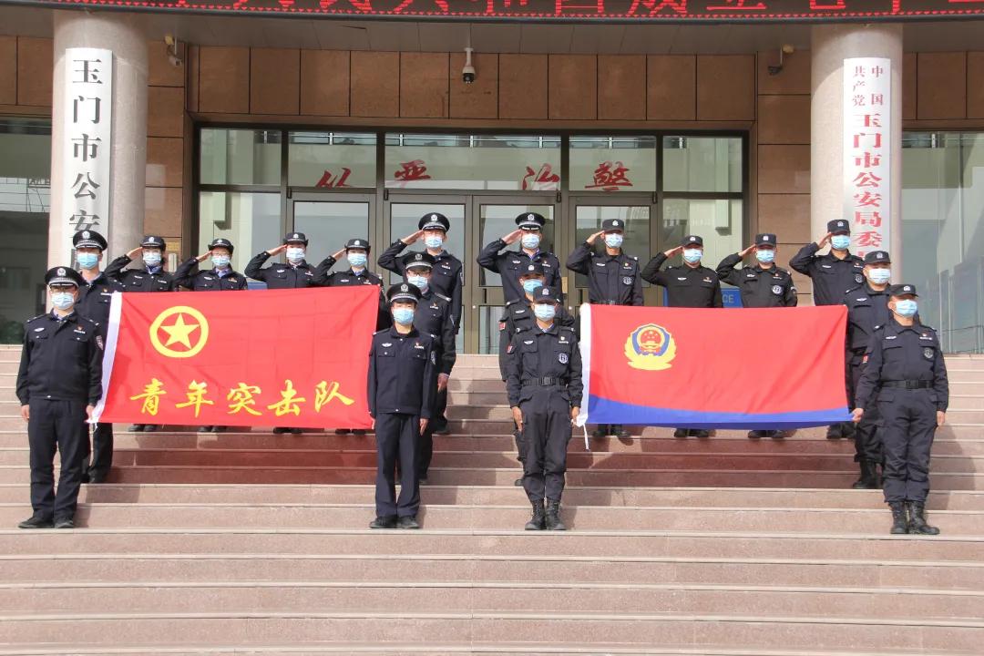 战疫一线党徽闪亮党旗飘扬,守卫战疫一线书写忠诚担当