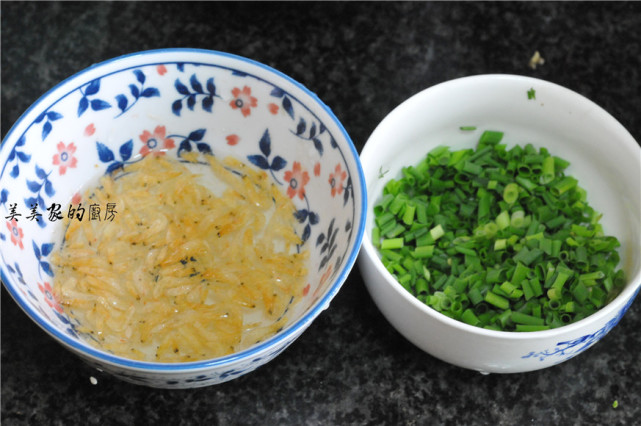 鸡蛋跟它一起炒，一半人不敢碰，另一半人爱到哭