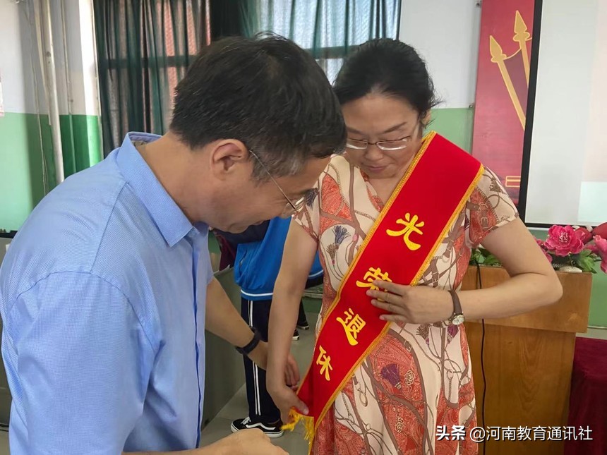 岁月如歌情怀依旧退休老师欢送会,岁月如歌退休教师欢送会