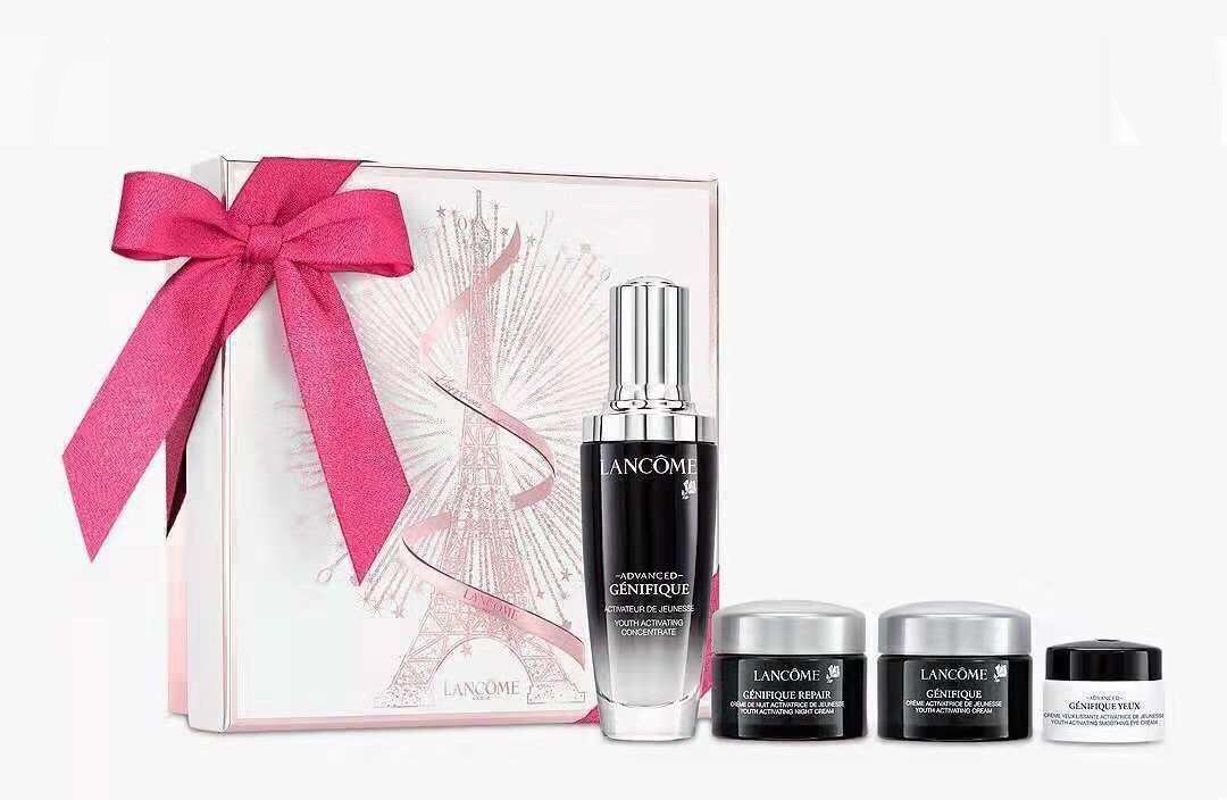 大牌圣诞限定专柜,圣诞限定值得购吗